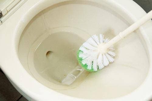 Làm gì nếu nước xả nhà vệ sinh yếu ớt? Các chuyên gia chỉ sử dụng một mẹo và ngay lập tức mạnh hơn gấp 10 lần