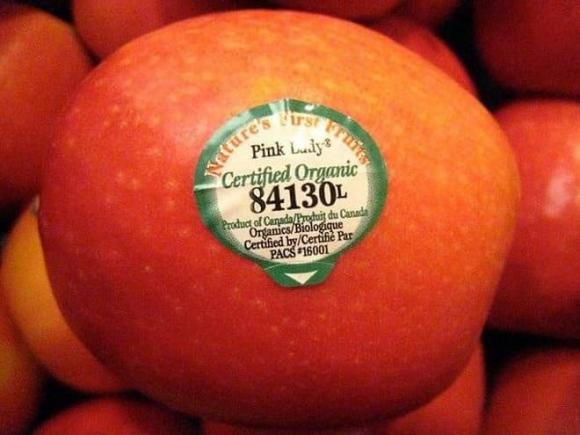 Khi mua táo và trái cây trong siêu thị nên chọn quả có mã bắt đầu từ 3, 4 hay 8?