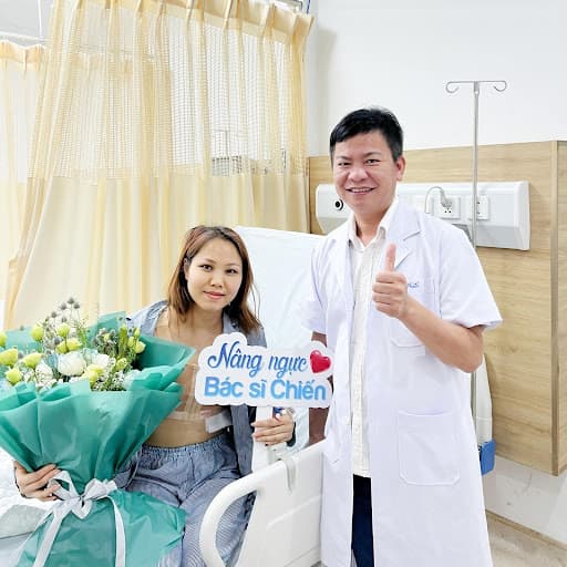 bac-si-chien-hong-ha-5.jpg 0 phẫu thuật nâng ngực, bác sĩ Chiến, Dr Chiến