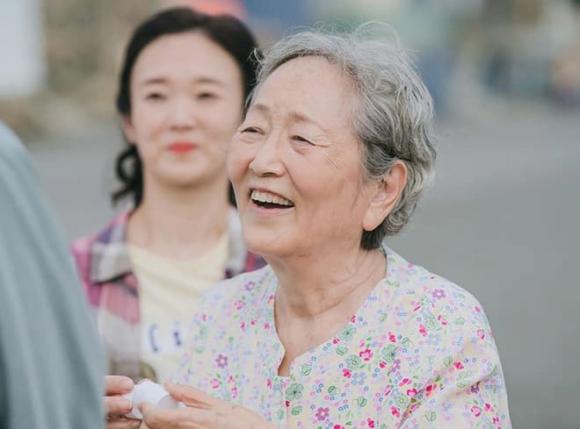khó khăn tuổi già, khủng hoảng tuổi già