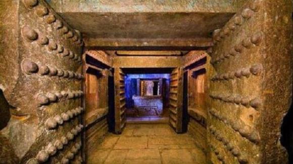 Bí ẩn trong lăng mộ Càn Long, quan tài nặng hàng tấn có thể tự 'di chuyển'