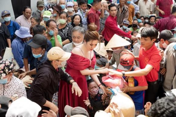 hoa-hau-bui-thi-ha-225 (1).jpg 0 Hoa hậu Bùi Thị Hà, sao việt