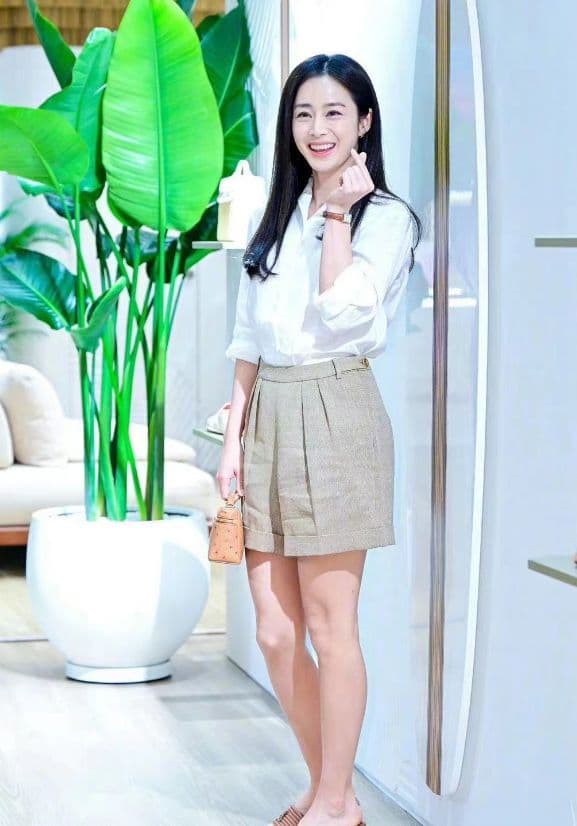Kim Tae Hee, Bi Rain,  trang phục thanh lịch, ao sơ mi trắng, quần sóc