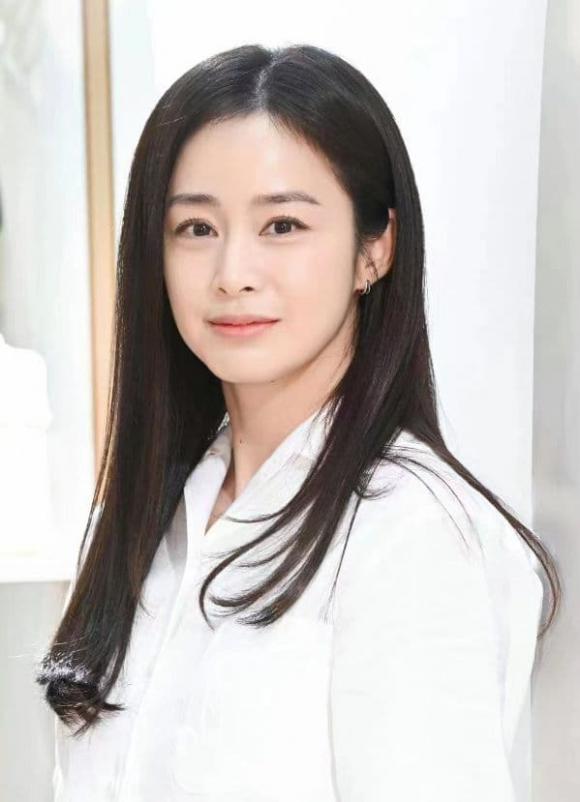 Kim Tae Hee, Bi Rain,  trang phục thanh lịch, ao sơ mi trắng, quần sóc