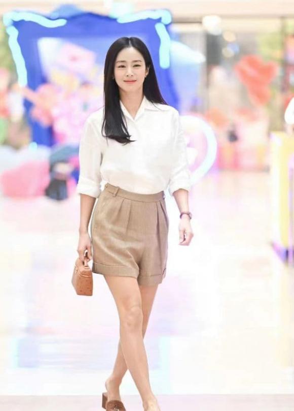 Kim Tae Hee, Bi Rain,  trang phục thanh lịch, ao sơ mi trắng, quần sóc