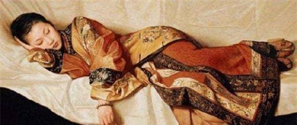 cung nữ thời xưa, cung nữ phải ngủ nghiêng, cung nữ cổ đại Trung Quốc