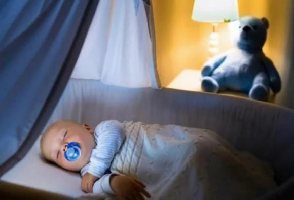 bật đèn khi ngủ, tác hại của bật đèn khi ngủ, có nên bật đèn khi ngủ