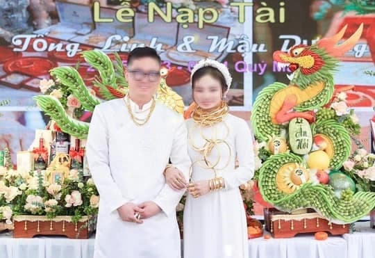 cô dâu đeo vàng trĩu cổ, cô dâu Thanh Hóa, tặng vàng trong đám cưới