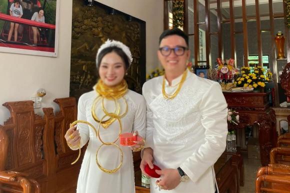 cô dâu đeo vàng trĩu cổ, cô dâu Thanh Hóa, tặng vàng trong đám cưới
