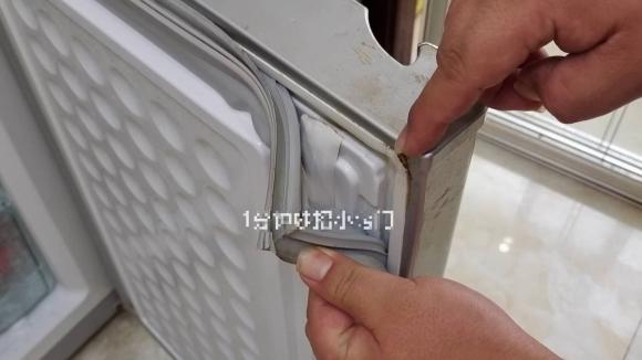 cách làm sạch gioăng tủ lạnh, gioăng cao su tủ lạnh, làm sạch gioăng cao su tủ lạnh tại nhà