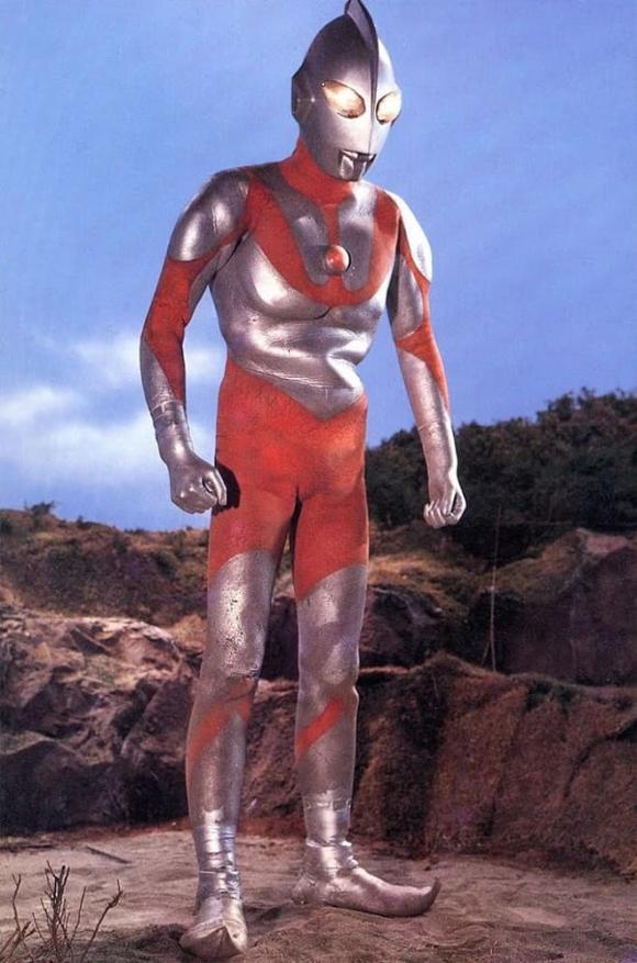 Cô dâu hóa trang thành siêu nhân, Ultraman siêu anh hùng Nhật Bản