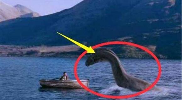 Xuất hiện 'thủy quái' dưới hồ ở Tân Cương, trâu bò bị kéo đi không ai dám lại gần, chuyên gia gấp rút đưa ra lời giải đáp