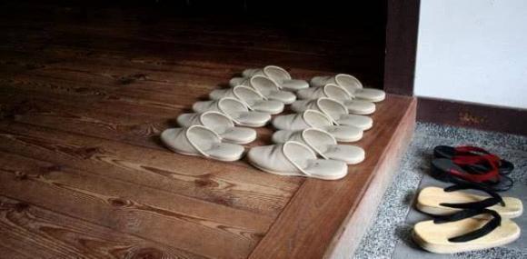 Người Nhật phải cởi giày khi vào trong nhà? mùi hôi chân, phong tục tập quán của người Nhật