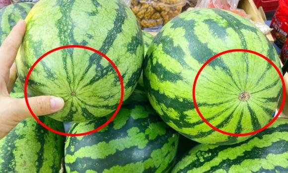 nhét đồ vật vào ví, ví tiền, phong thủy