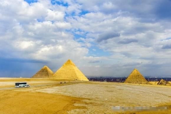Điều kỳ diệu của các kim tự tháp Ai Cập cổ đại: Làm thế nào chúng có thể được xây dựng khổng lồ và tráng lệ như vậy?