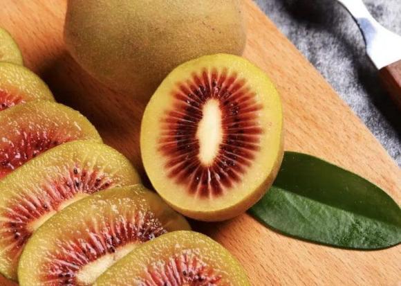 Kiwi lòng xanh, lòng đỏ, lòng vàng, loại nào có giá trị dinh dưỡng cao và ngon hơn?