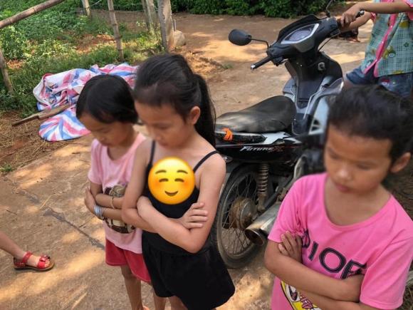 phơi lúa, phơi lúa ngày nắng, trẻ con nghịch