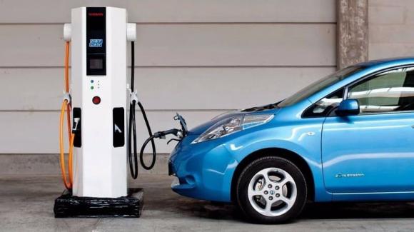 ô tô, xe ô tô, xe điện, xe xăng, nên mua xe xăng hay xe điện, so sánh xe xăng và xe điện