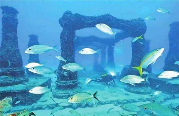 Xuất hiện 'sân bay thời tiền sử' dưới đáy biển nghi do người ngoài hành tinh tạo ra, có sinh vật lạ dưới đáy biển?