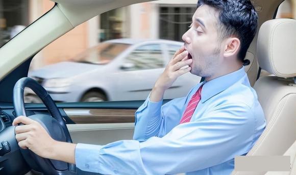 lái xe, lái xe ô tô, buồn ngủ, buồn ngủ khi lái xe, Buồn ngủ khi lái xe tốc độ cao, giảm bớt cơn buồn ngủ khi lái xe