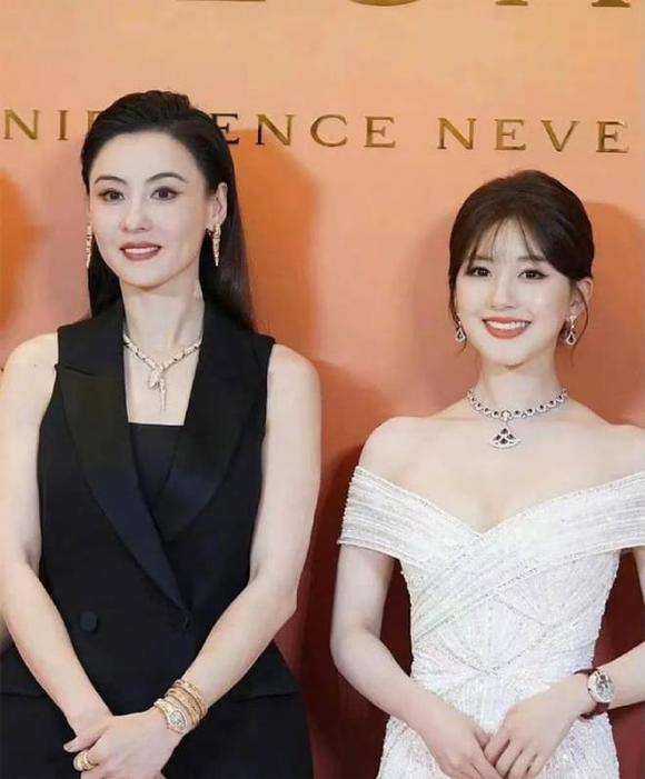 sao Hoa ngữ, Triệu Lộ Tư, Quan Hiểu Đồng, Thẩm Nguyệt