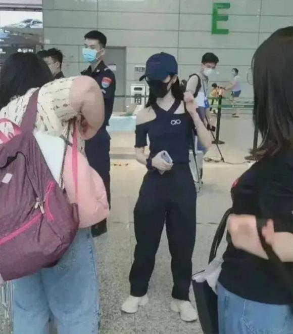 sao Hoa ngữ, Triệu Lộ Tư, Quan Hiểu Đồng, Thẩm Nguyệt
