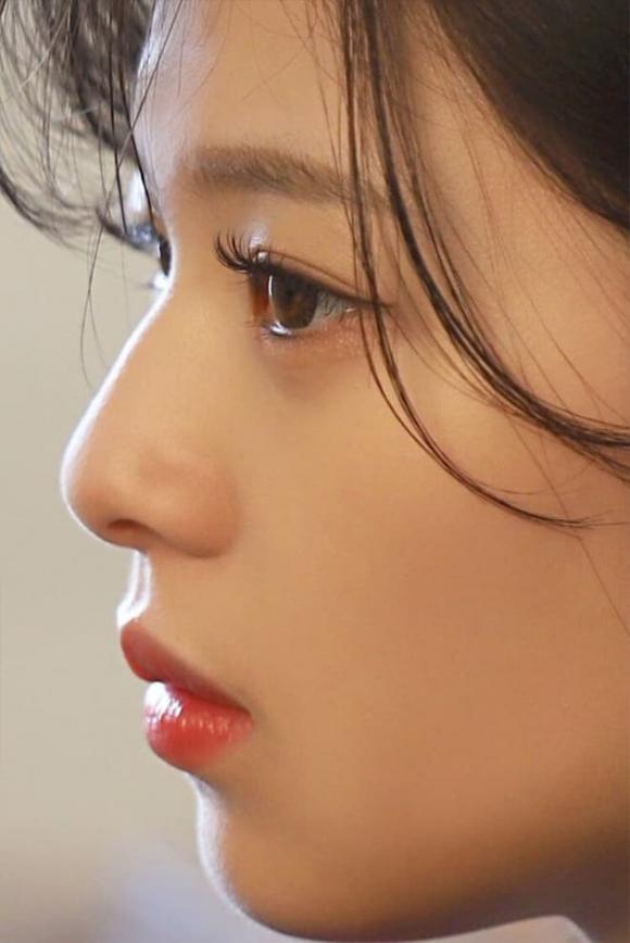 Rosé, Lisa, Yoona và Tiffany, Irene, Sana và Jeongyeon , Minji, Wheein