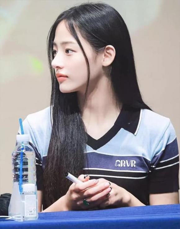 Rosé, Lisa, Yoona và Tiffany, Irene, Sana và Jeongyeon , Minji, Wheein