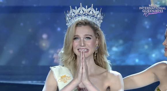 miss international queen, dịu thảo, sao việt, hương giang 