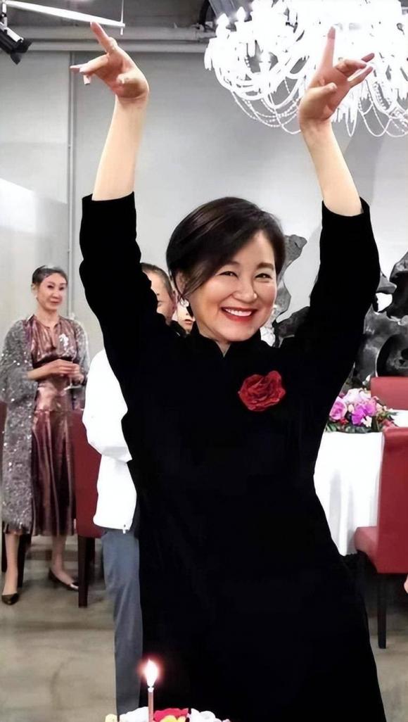 Lưu Hiểu Khánh, Lâm Thanh Hà, sao hoa ngữ