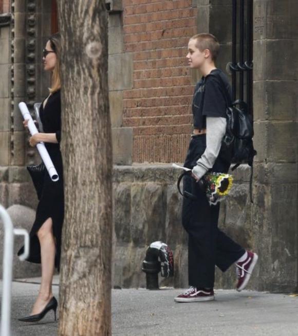 Shiloh Jolie Pitt, con gái angelina jolie, sao hollywood 