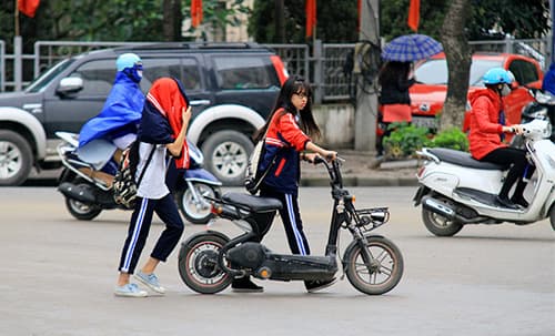 xe điện, xe điện hết điện trên đường, xe hết điện giữa đường