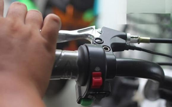 xe điện, xe điện hết điện trên đường, xe hết điện giữa đường