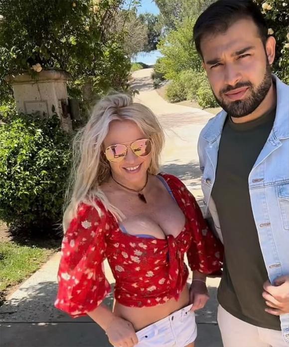 Britney Spears bị tát, NBA Victor Wembanyama, Damian Smith, sao Hollywood