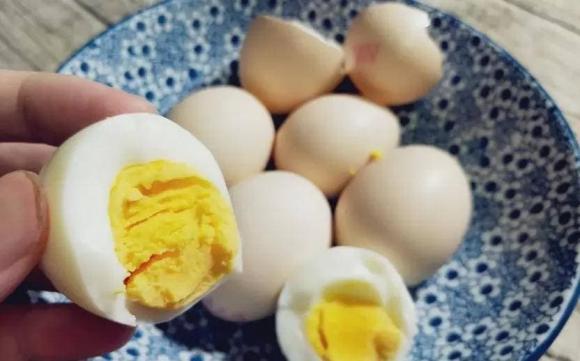 lưu ý khi luộc trứng, cách luộc trứng ngon, luộc trứng ngon