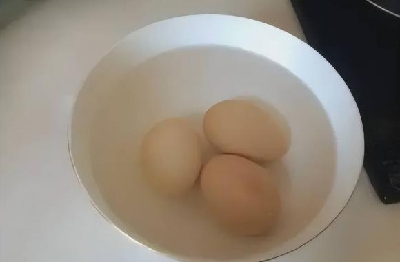 lưu ý khi luộc trứng, cách luộc trứng ngon, luộc trứng ngon