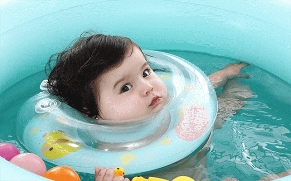 phao bơi đỡ cổ, tập bơi cho bé bằng phao, tập bơi cho con