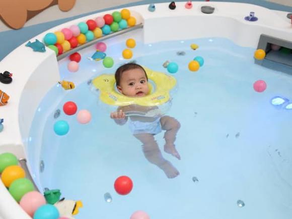 phao bơi đỡ cổ, tập bơi cho bé bằng phao, tập bơi cho con