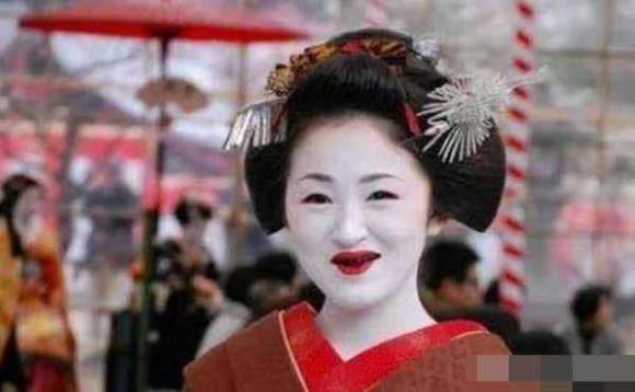 Vì sao phụ nữ Nhật Bản thời xưa cạo lông mày và nhuộm răng đen khi kết hôn?