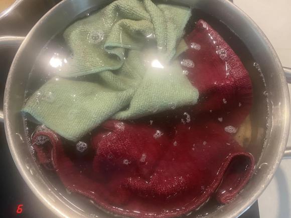 Khăn bếp, thớt nếu chỉ dùng nước rửa chén để làm sạch là không chuẩn, có một cách vừa diệt khuẩn vừa tẩy vết dầu mỡ.