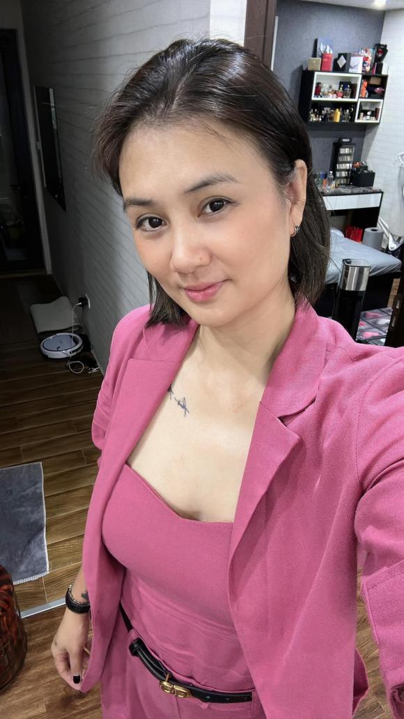 Kim Huệ,  Kim Huệ eo ngấn mỡ, giới trẻ  