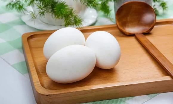 trứng ngỗng, tại sao ít người ăn trứng ngỗng, lưu ý khi ăn trứng ngỗng