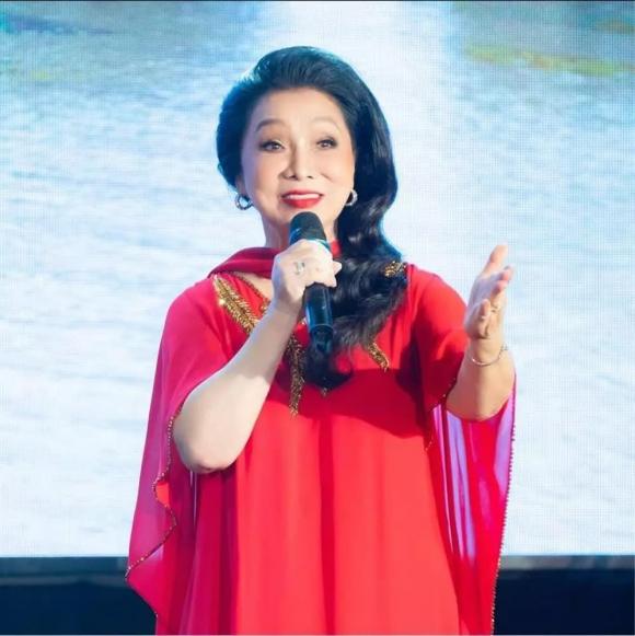NSND Bạch Tuyết, sao Việt