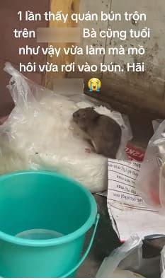 bún trộn, bún trộn có chuột, giới trẻ 