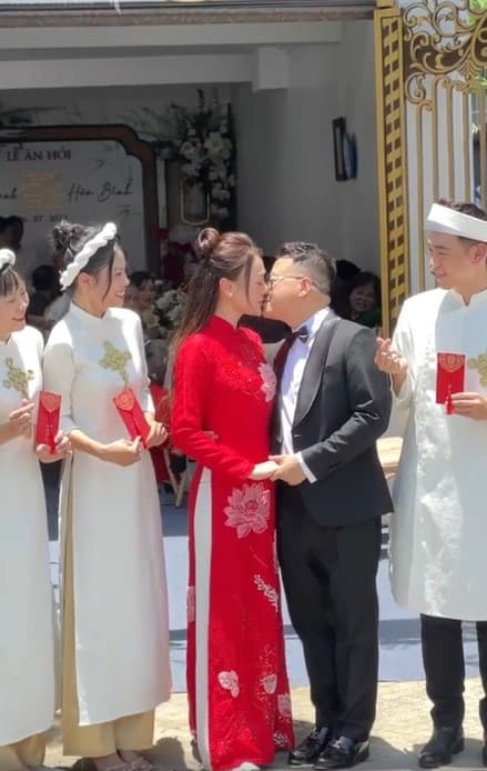 Phương Oanh, Shark Bình, diễn viên Phương Oanh, lễ ăn hỏi của Phương Oanh