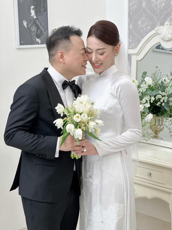 Phương Oanh, Shark Bình, diễn viên Phương Oanh, lễ ăn hỏi của Phương Oanh