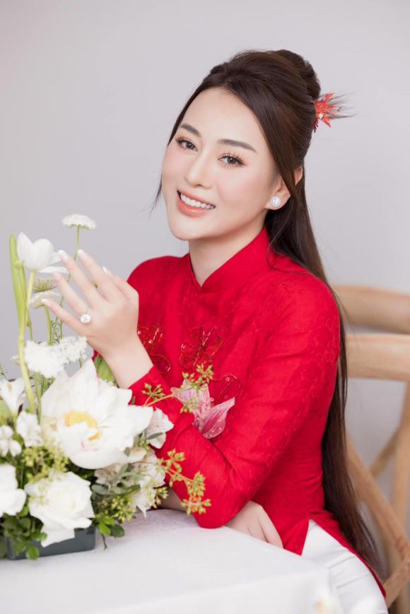 Phương Oanh, Shark Bình, diễn viên Phương Oanh, lễ ăn hỏi của Phương Oanh