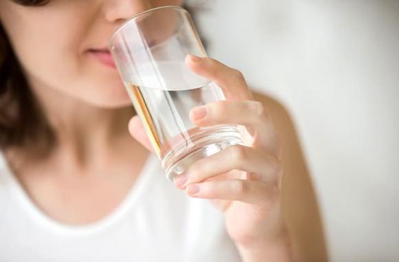 uống nước, thói quen uống nước sáng sớm, sức khỏe 