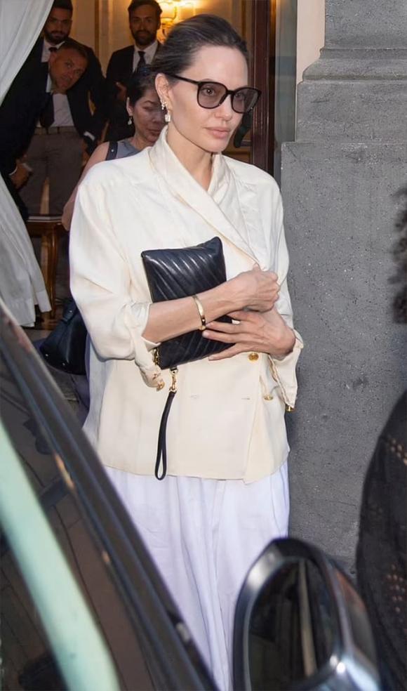Angelina Jolie, sao Hollywood, nhan sắc chuẩn nữ thần của Angelina Jolie, cầu cứu người dân Sudan