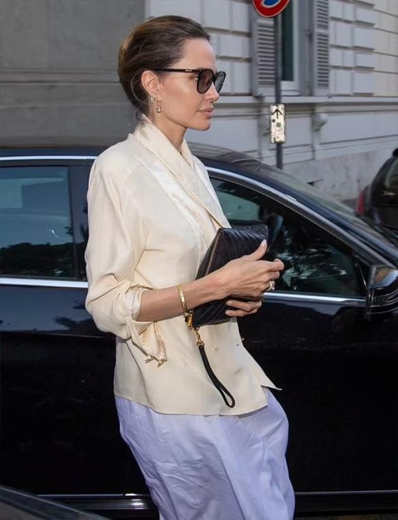 Angelina Jolie, sao Hollywood, nhan sắc chuẩn nữ thần của Angelina Jolie, cầu cứu người dân Sudan